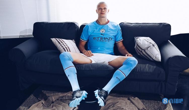 篮球篮网比赛中关键传球帮助球队取胜