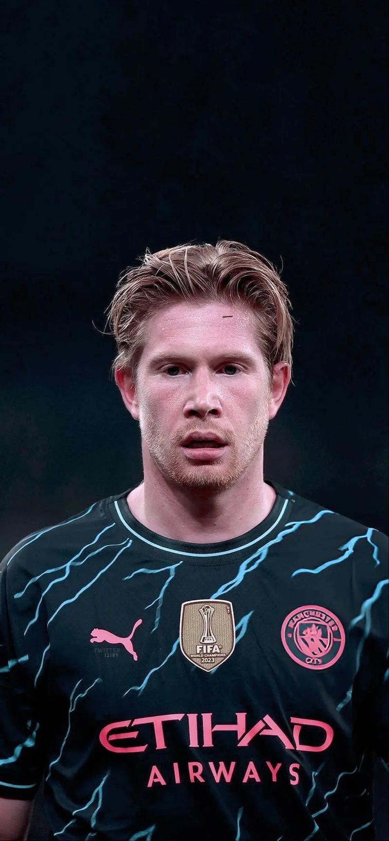 魔迷们心动吗？曼联发布中国结系列服饰，B费、姆伯莫等人出镜（B费、姆伯莫等球星助阵，曼联推出中国结系列服饰，魔迷是否被种草？）