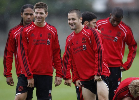 都体：凯利主动放弃休息日加紧恢复；卡瓦尔恢复进度稍慢一些（都体：凯利为加速康复主动放弃休息日；卡瓦尔恢复进展略显缓慢）