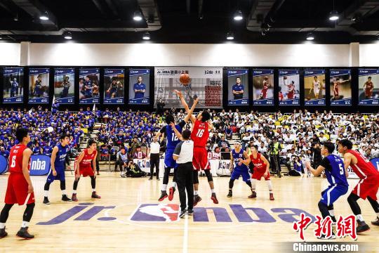 战旧主，武桐桐神勇。脚步灵，台湾妹建功（对阵旧主，武桐桐神勇；脚步轻灵，台将建功）