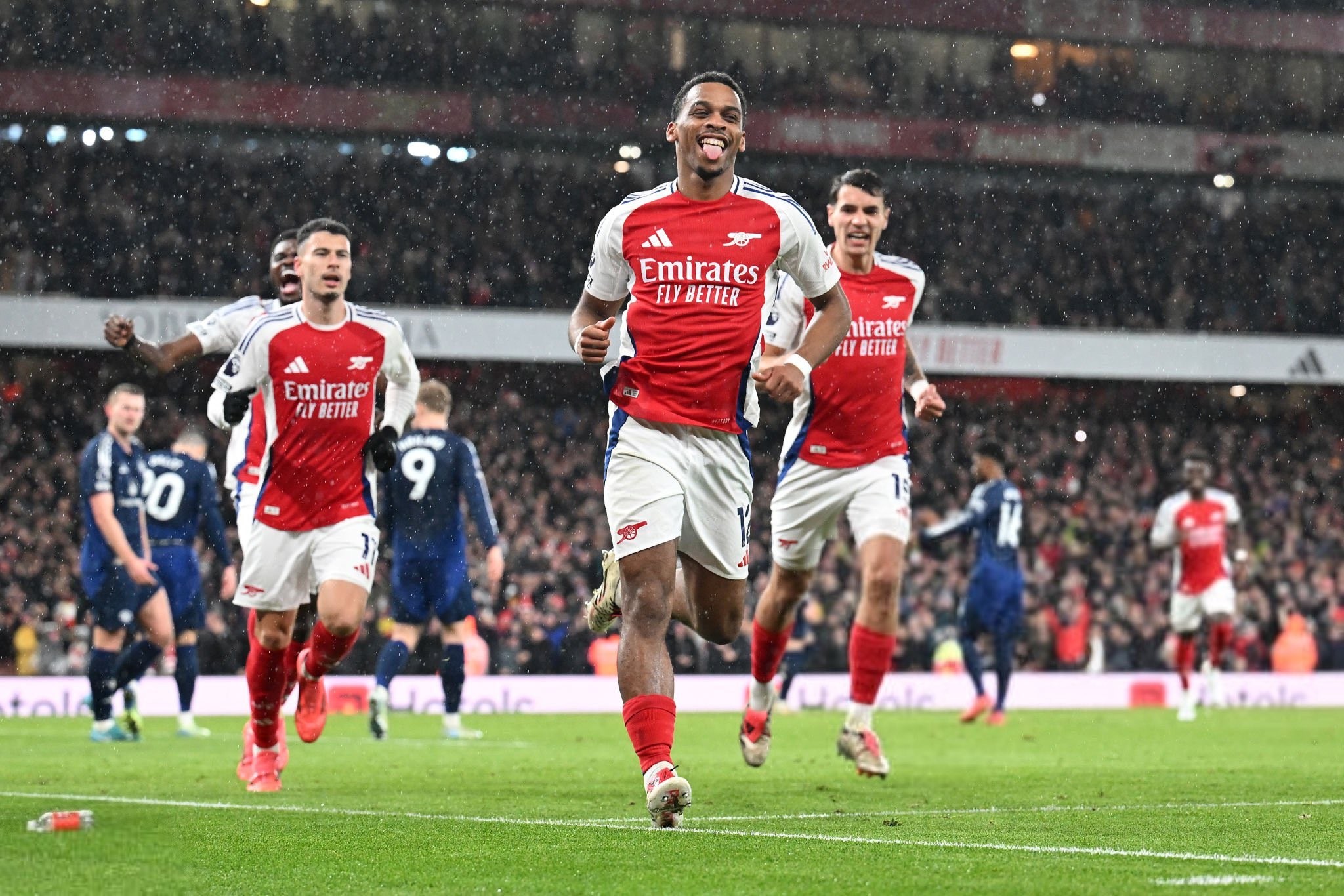 意媒：邓弗里斯和姆希塔良都可能错过对阵马竞的比赛（意媒：邓弗里斯与姆希塔良或缺席对马竞一战）